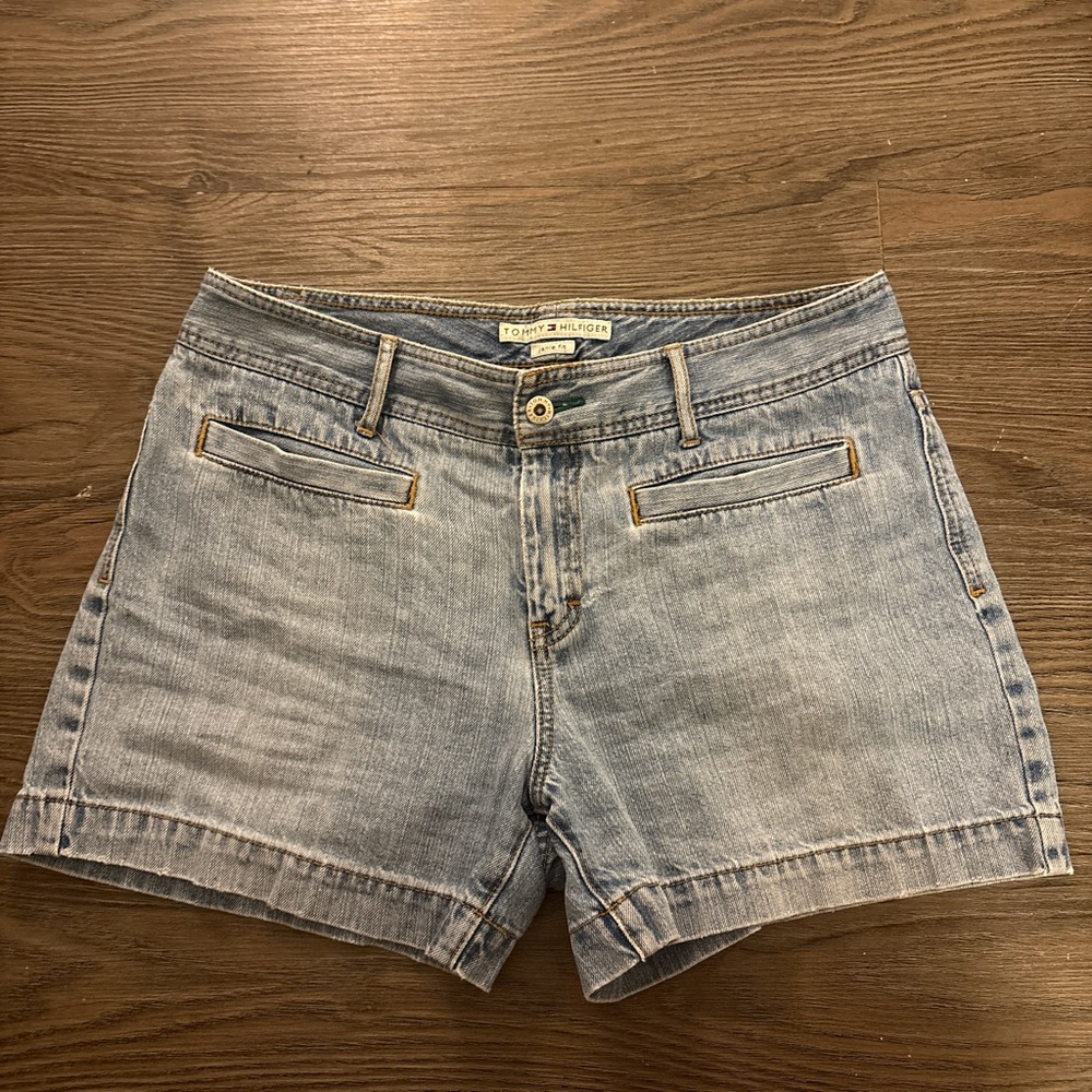 Tommy Hilfiger Janie Fit Light Wash Blue Jean Shorts Size 12